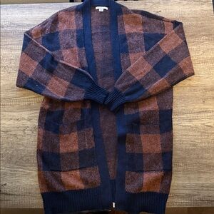 American Eagle Outfitters Women’s Cardigan - Navy and Brown Plaid